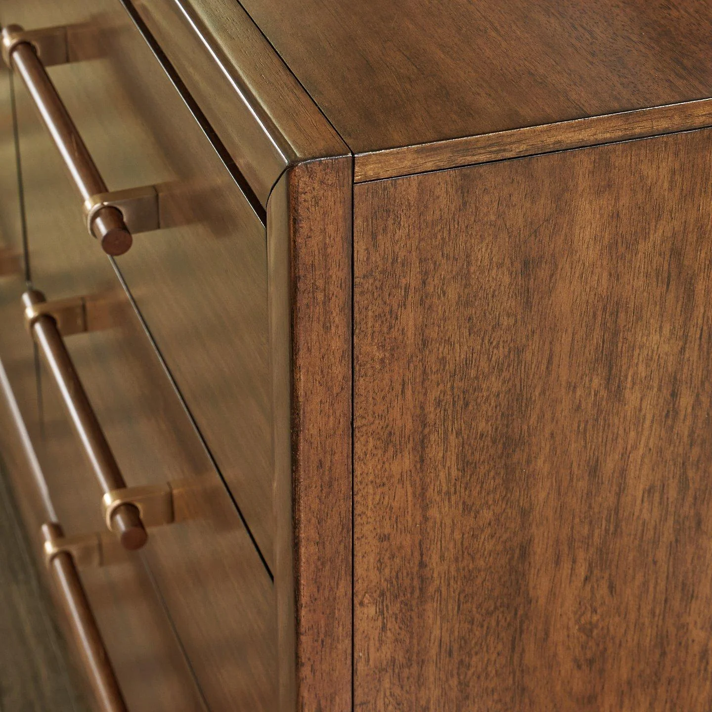 Lyncott Dresser and Mirror - Image 9