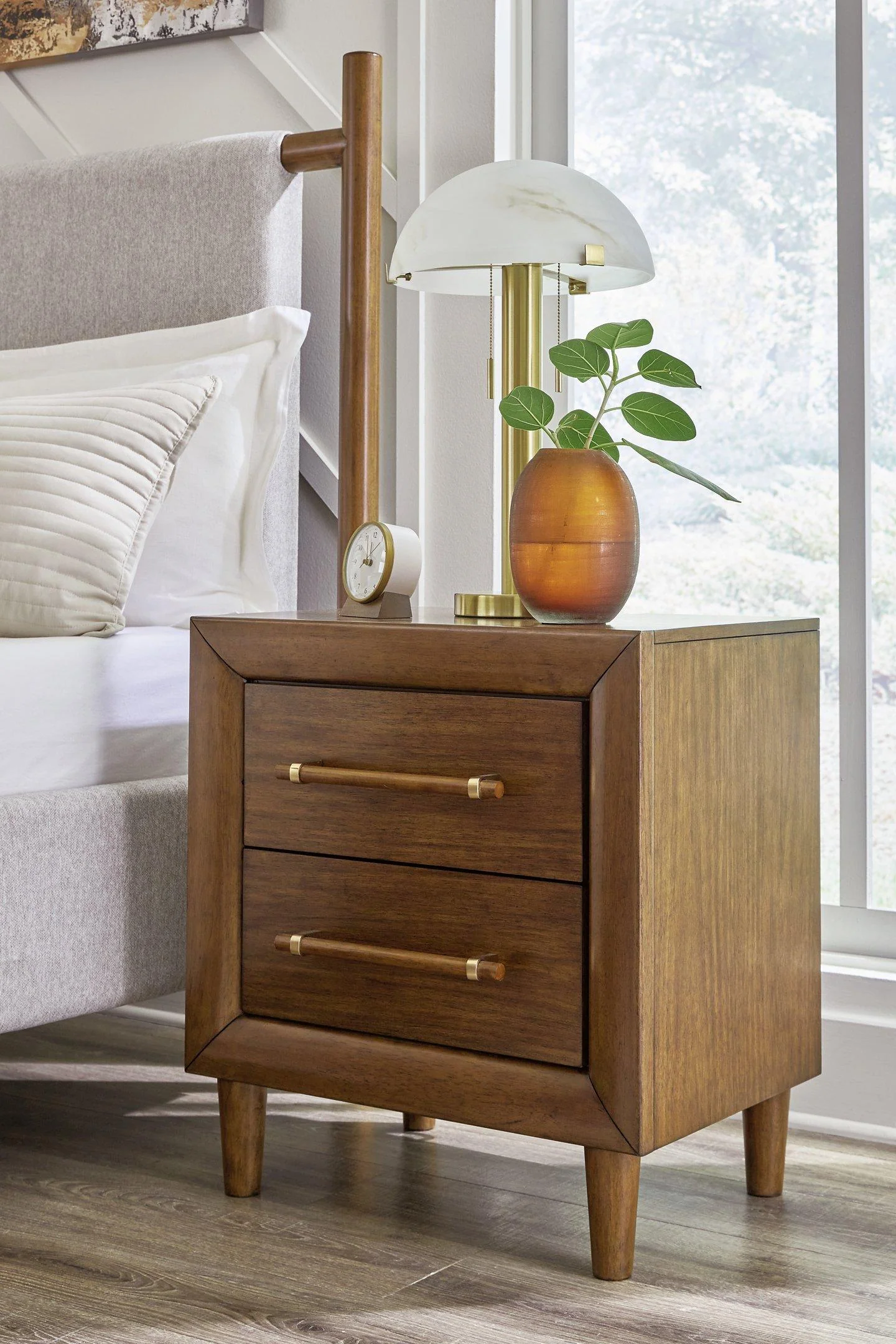 Lyncott Nightstand - Image 2
