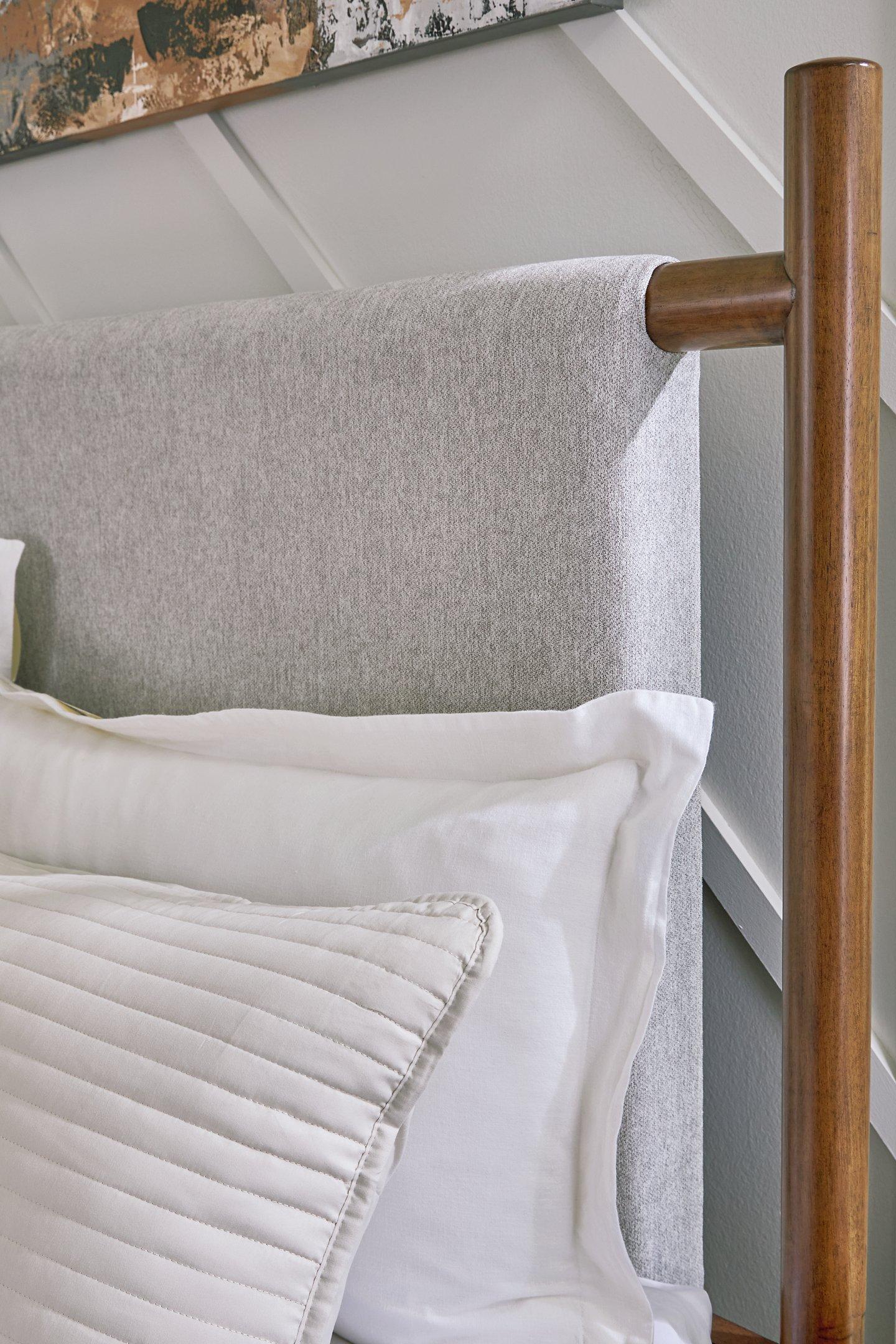 Lyncott Upholstered Bed - Image 7