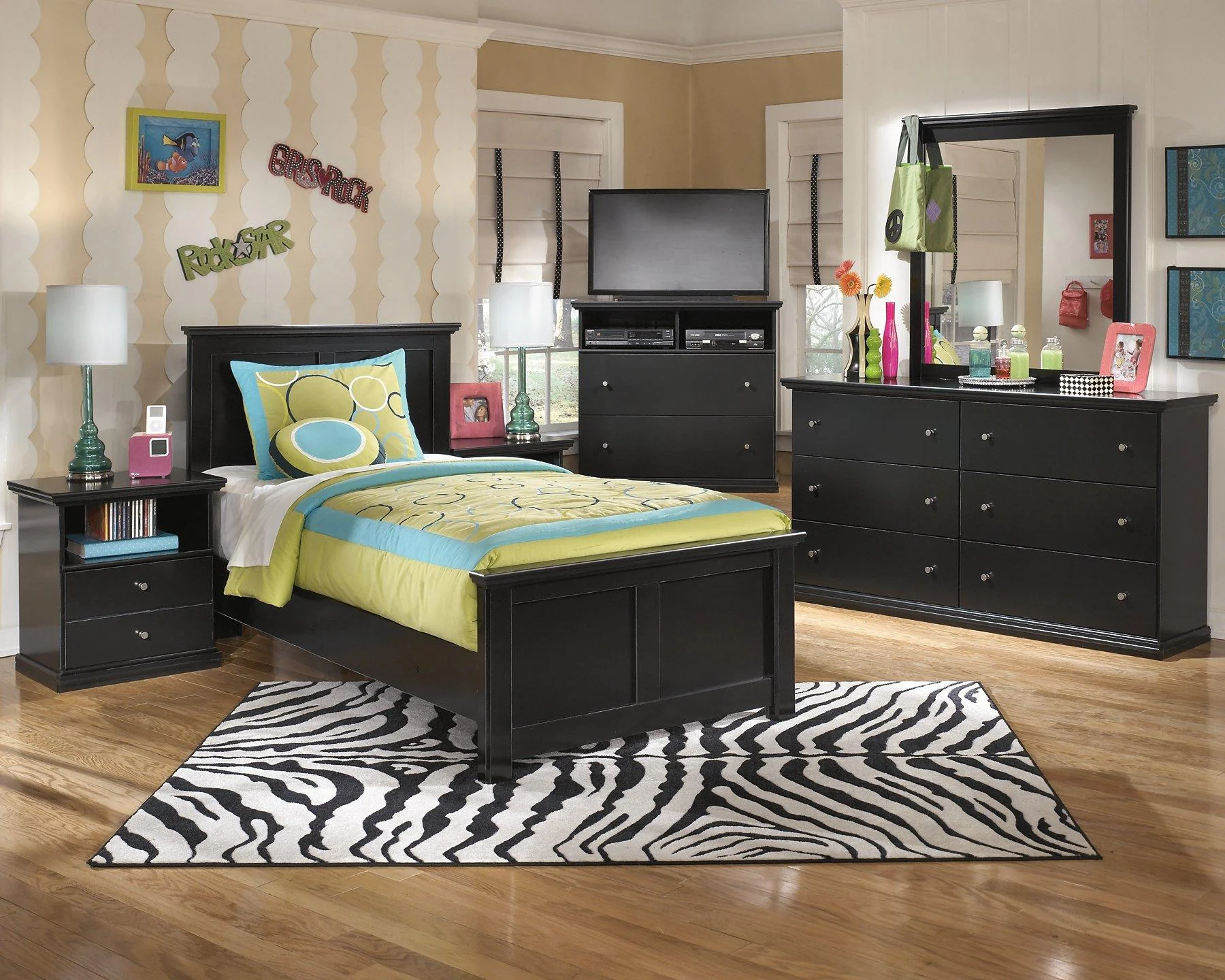 Maribel Dresser - Image 15