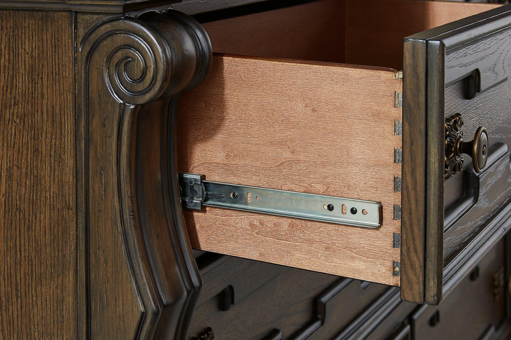 Maylee Dresser - Image 12