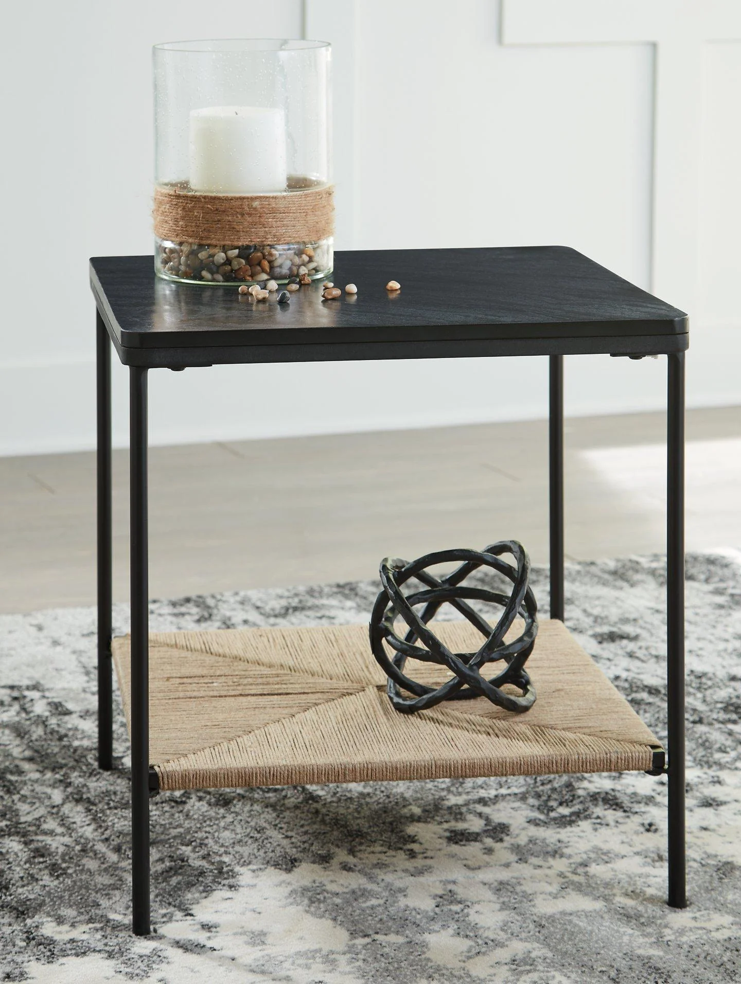 Minrich Accent Table - Image 2