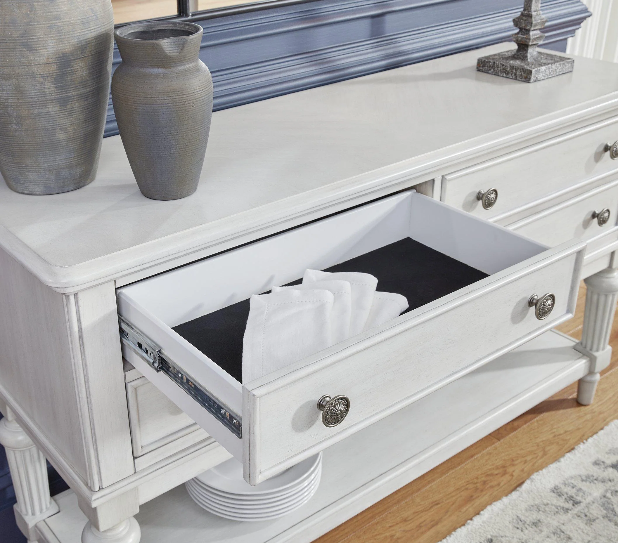Montelaine Dining Server - Image 7