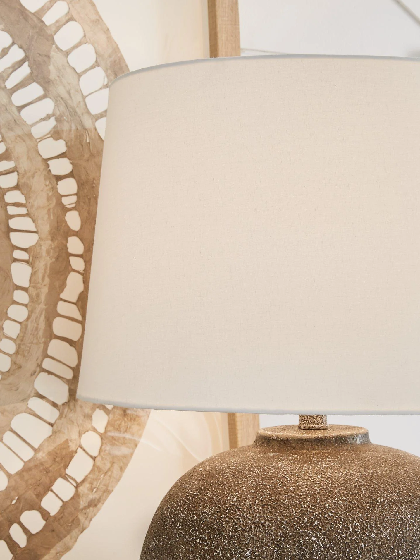 Neavesboro Table Lamp - Image 5