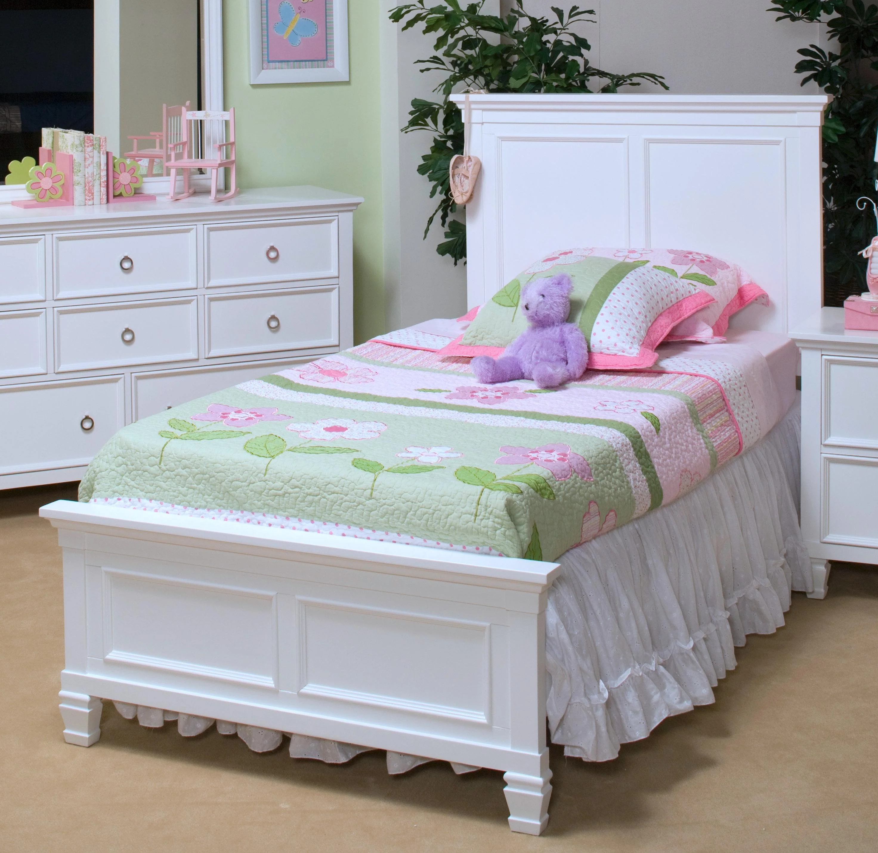 New Classic Tamarack Full Panel Bed in White