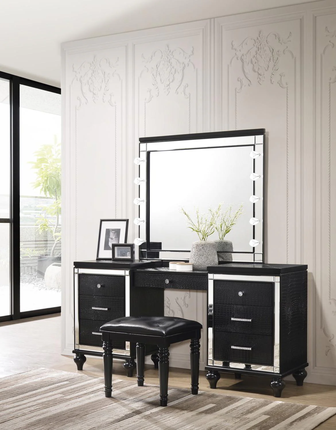 New Classic Valentino Vanity Table in Black - Image 2