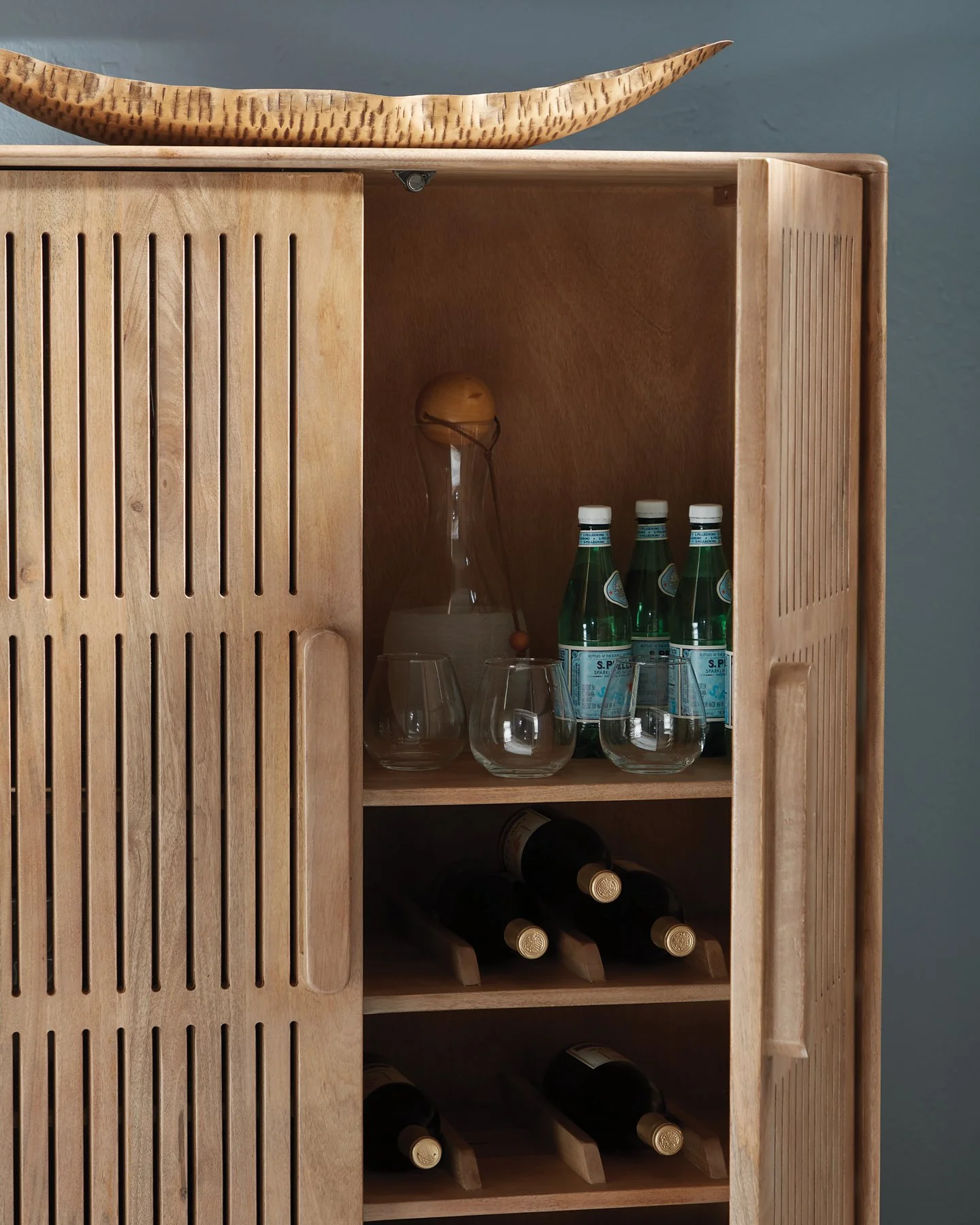 Pellamour Bar Cabinet - Image 6