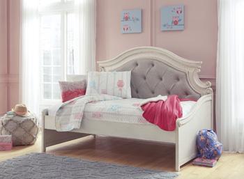 Realyn Bed - Image 14