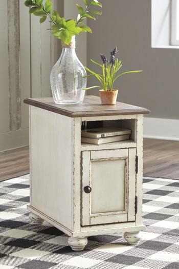 Realyn Chairside End Table - Image 3