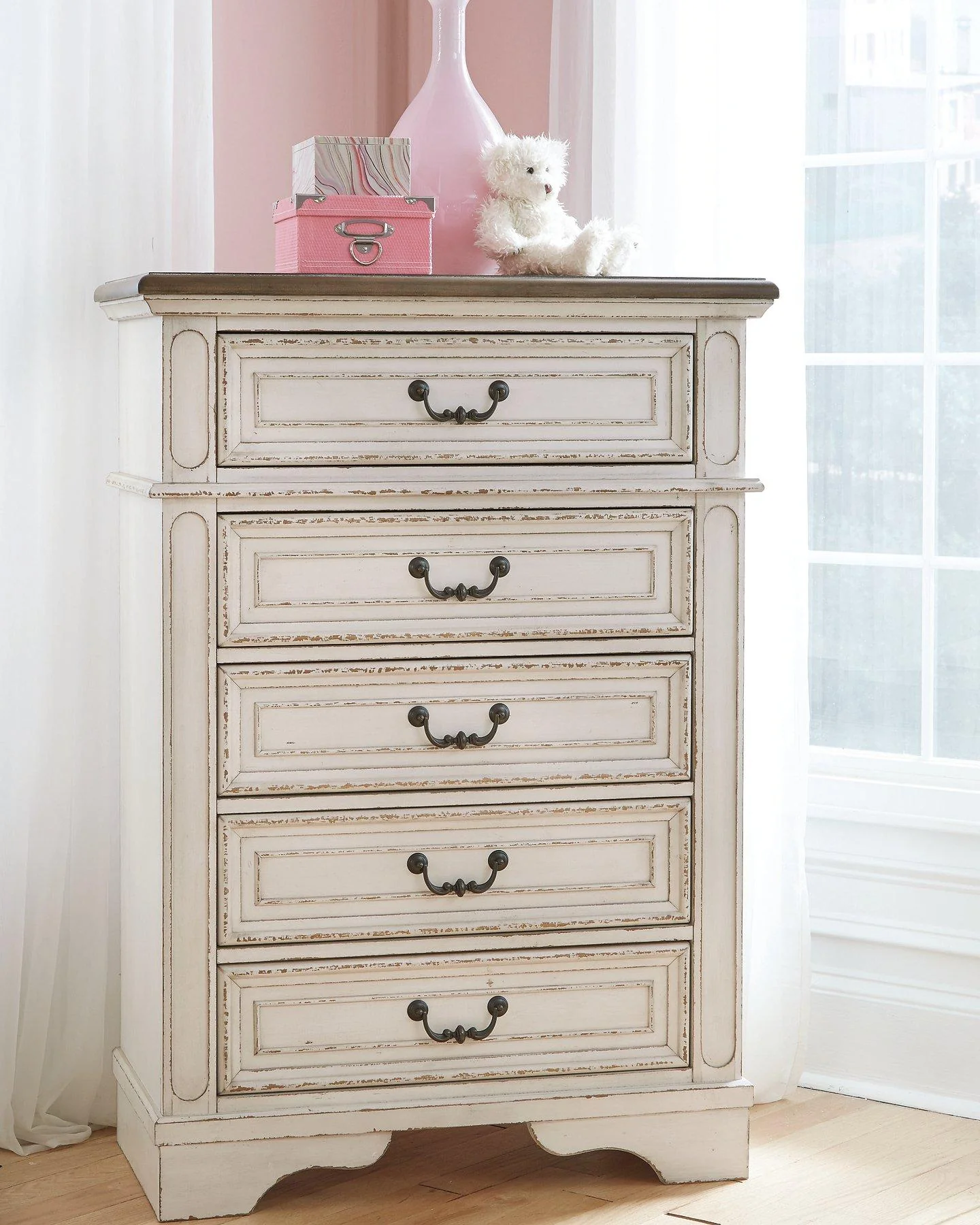 Realyn Chest of Drawers - Image 2