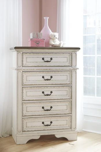 Realyn Chest of Drawers - Image 3