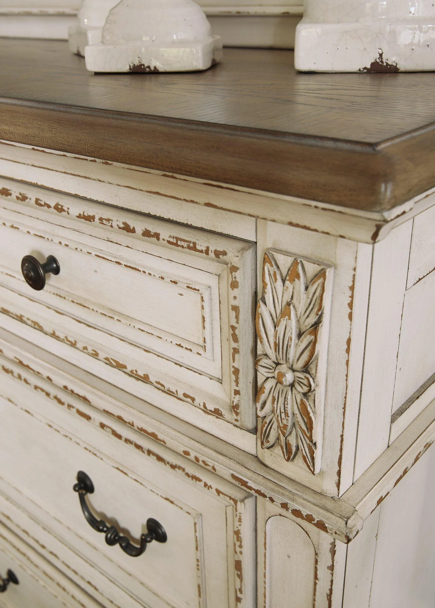 Realyn Dresser and Mirror - Image 11