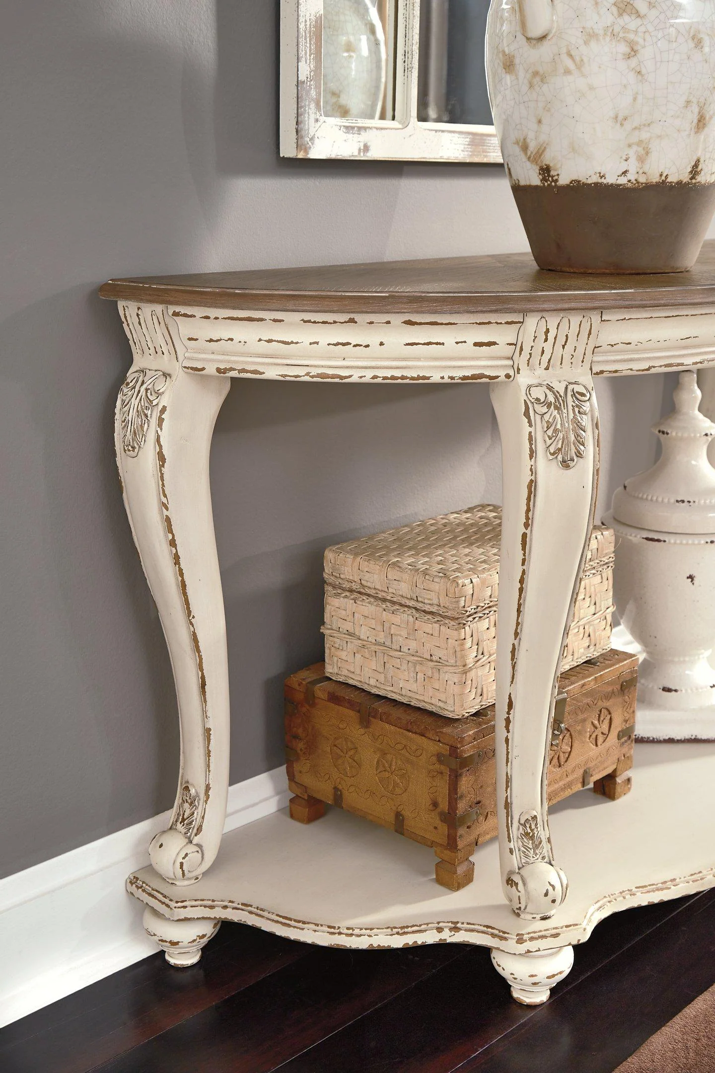 Realyn Sofa Table - Image 9