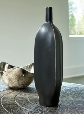 Rhaveney Vase - Image 14
