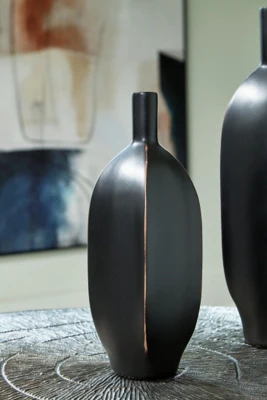Rhaveney Vase - Image 2