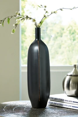 Rhaveney Vase - Image 8