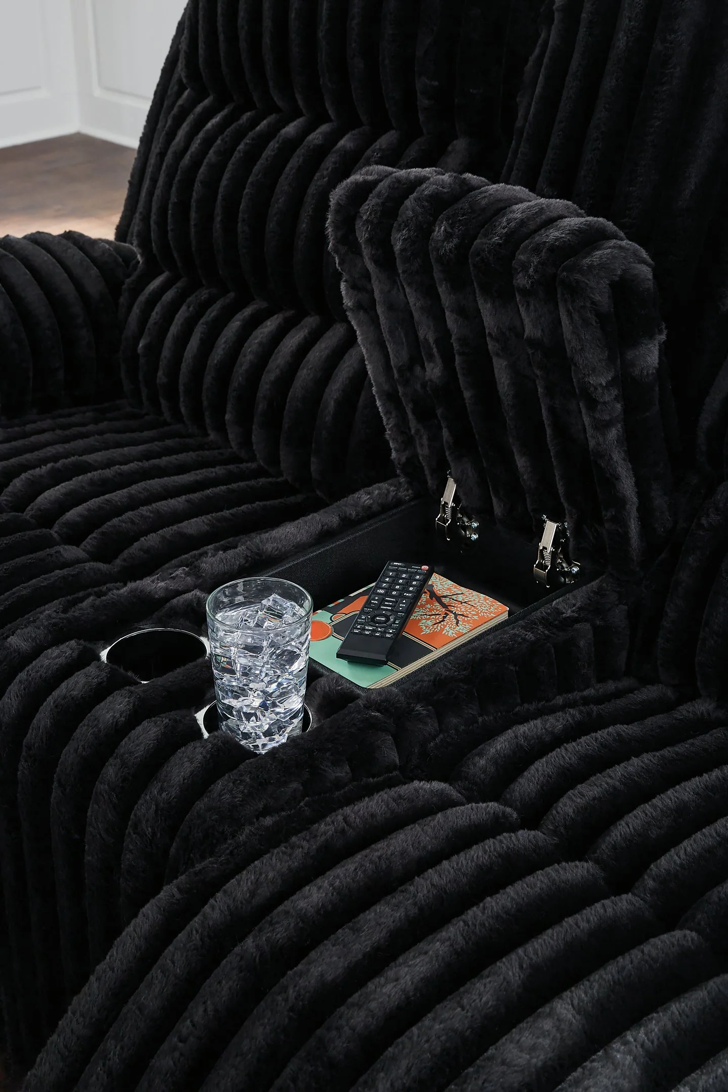 Rhine Falls Reclining Loveseat with Console - Image 5