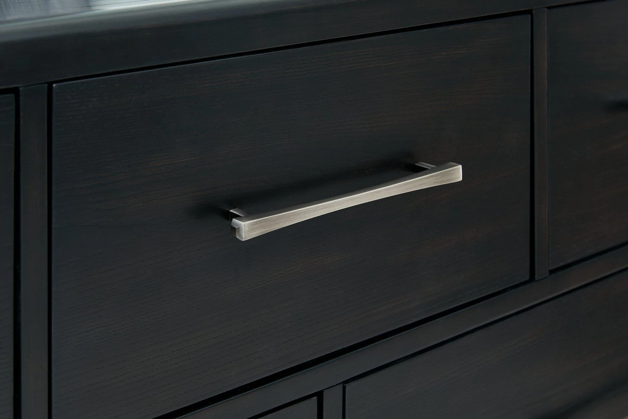 Rowanbeck Chest of Drawers - Image 8