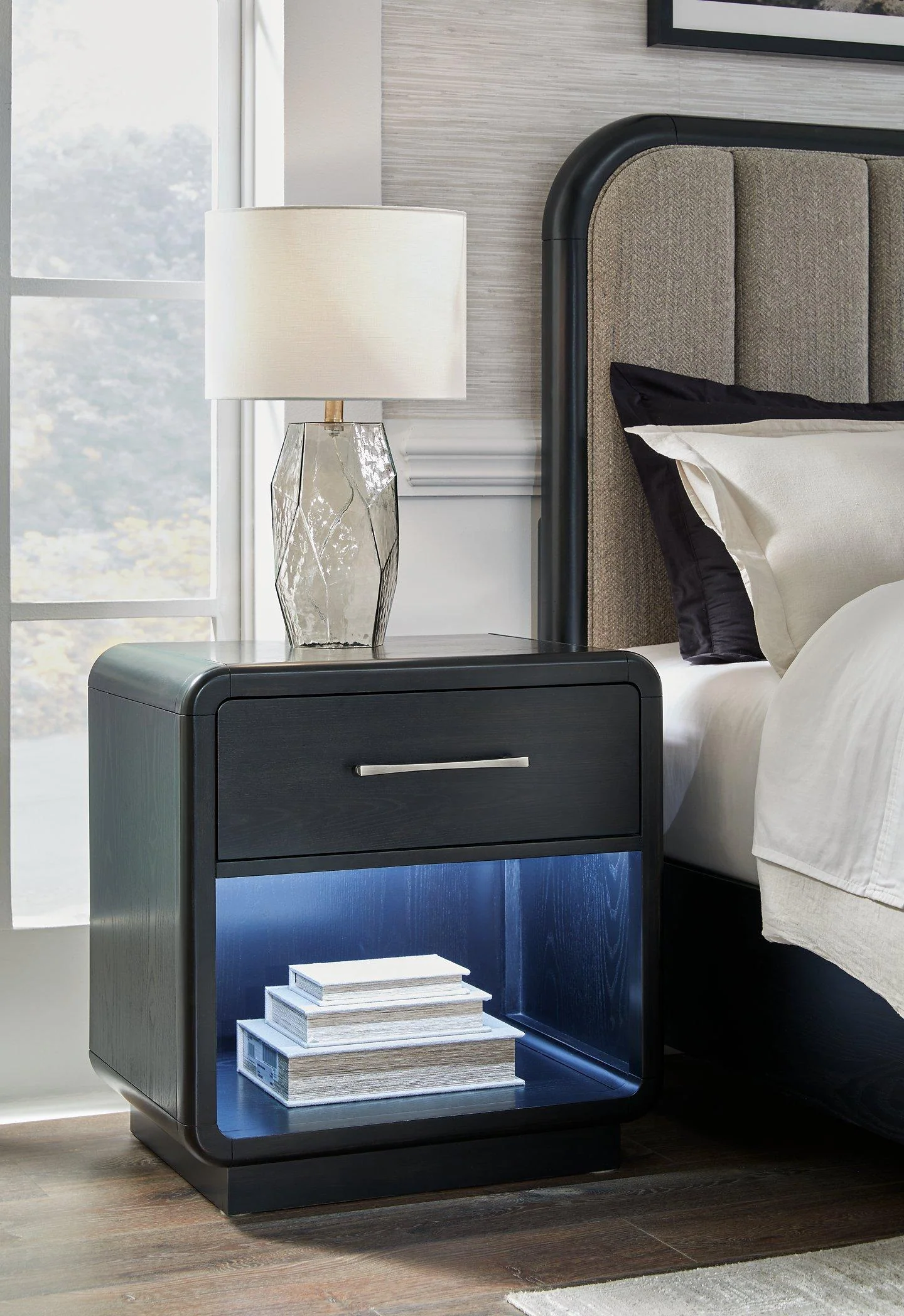 Rowanbeck Nightstand - Image 2
