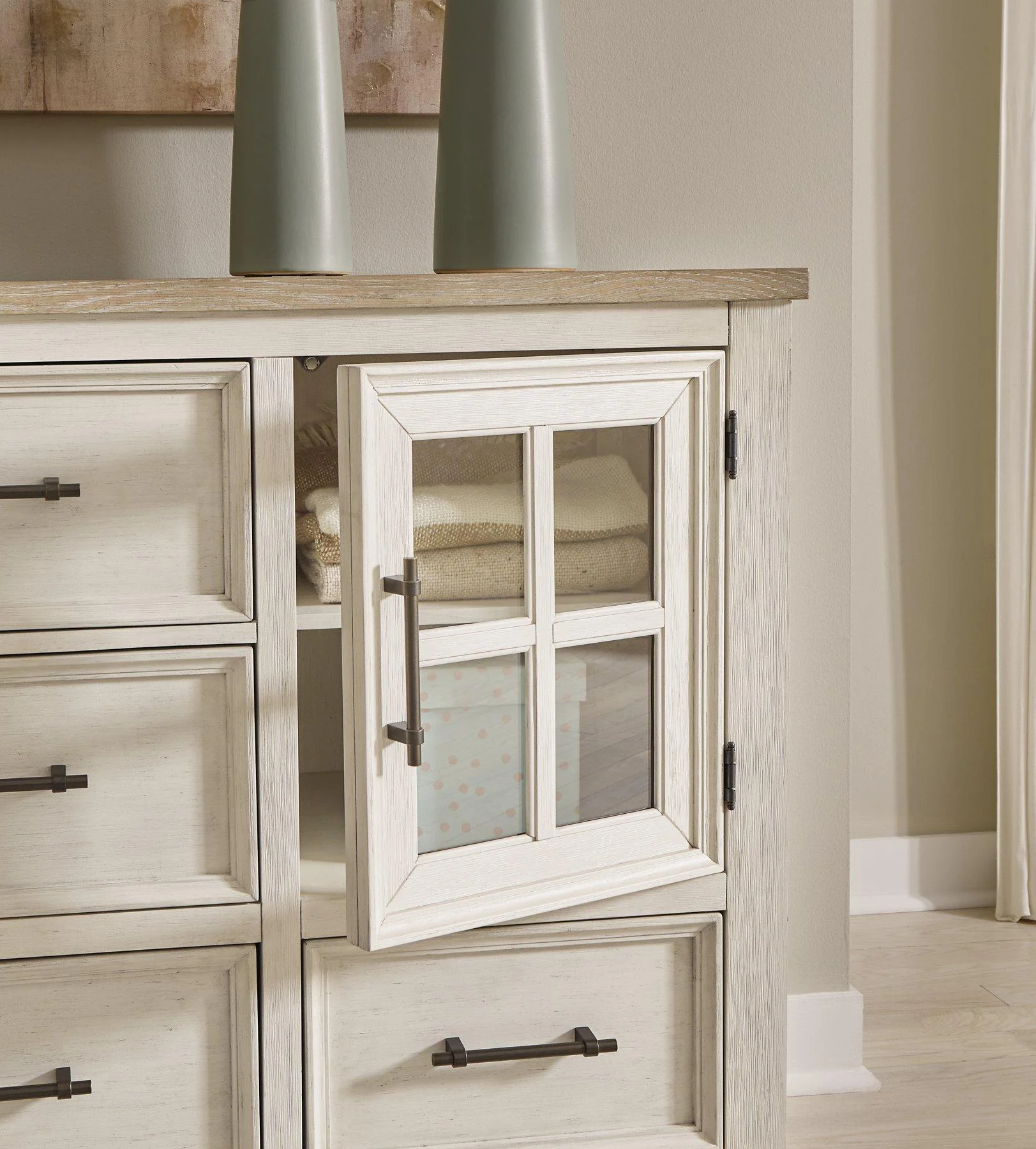 Shaybrock Dresser - Image 9
