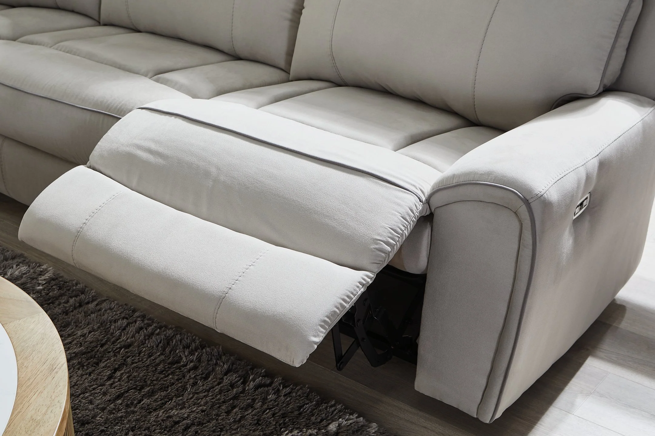 Social Pointe Power Reclining Sectional - Image 10