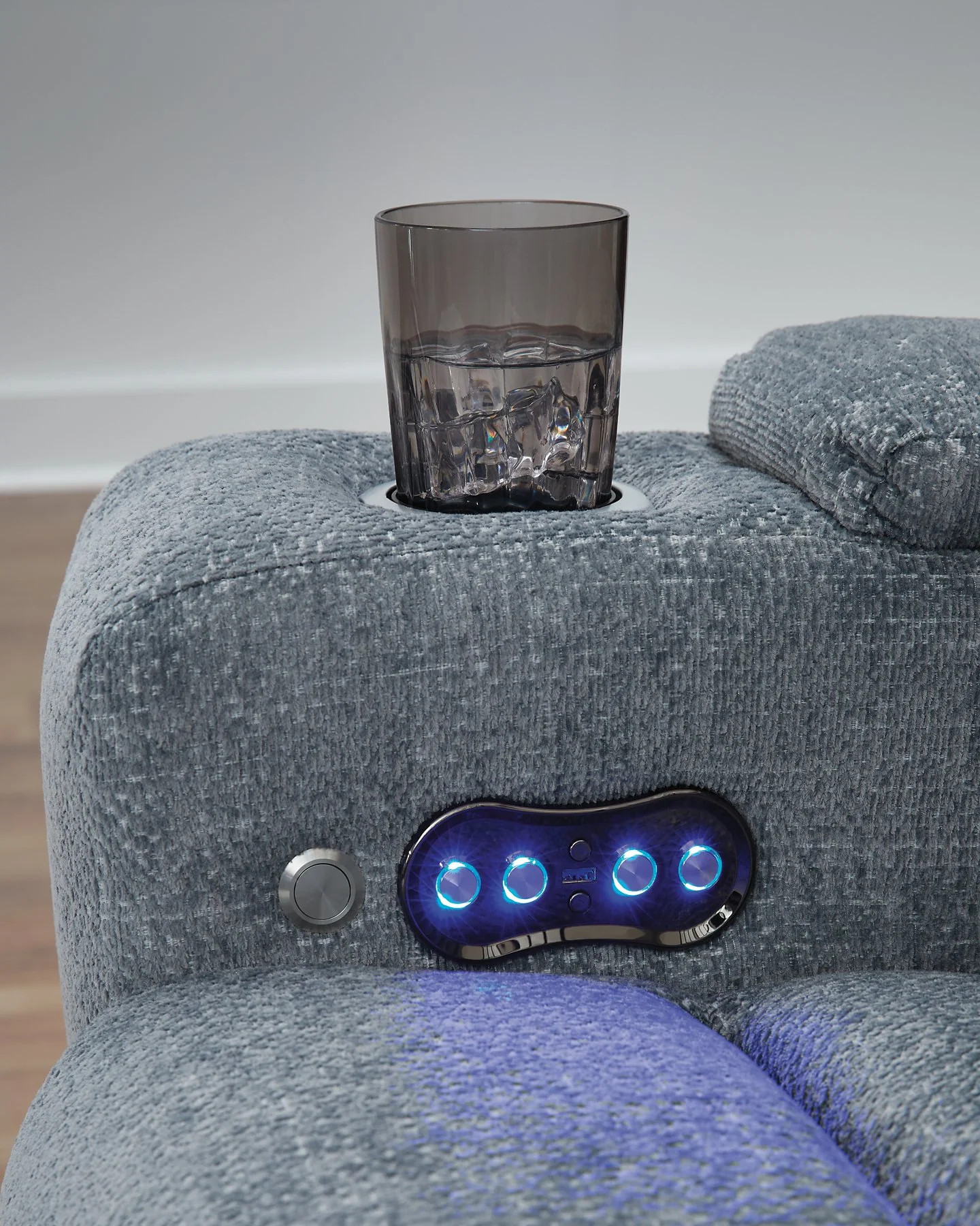 Studio Cave Power Recliner - Image 11