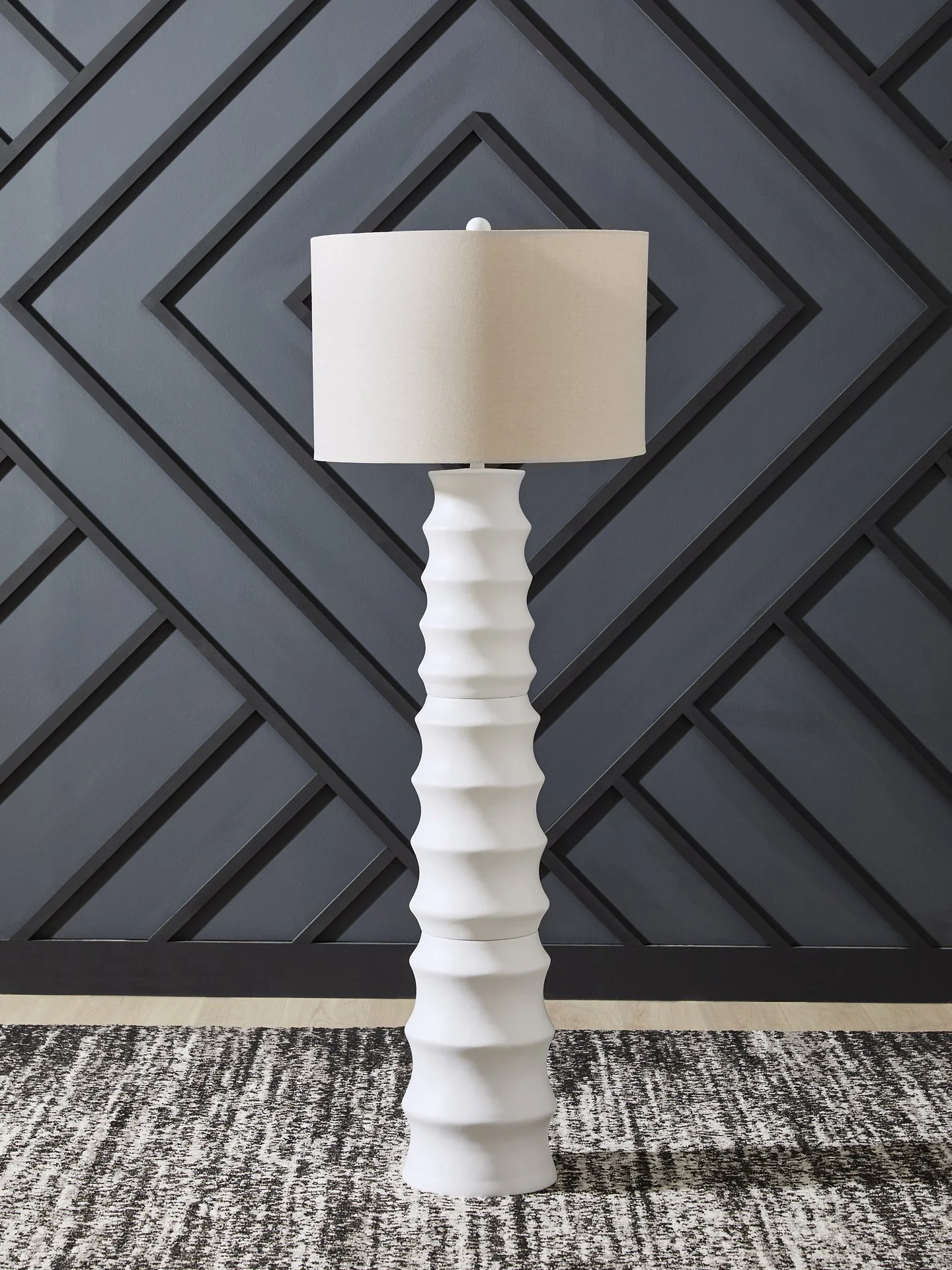 Veraleigh Floor Lamp - Image 2