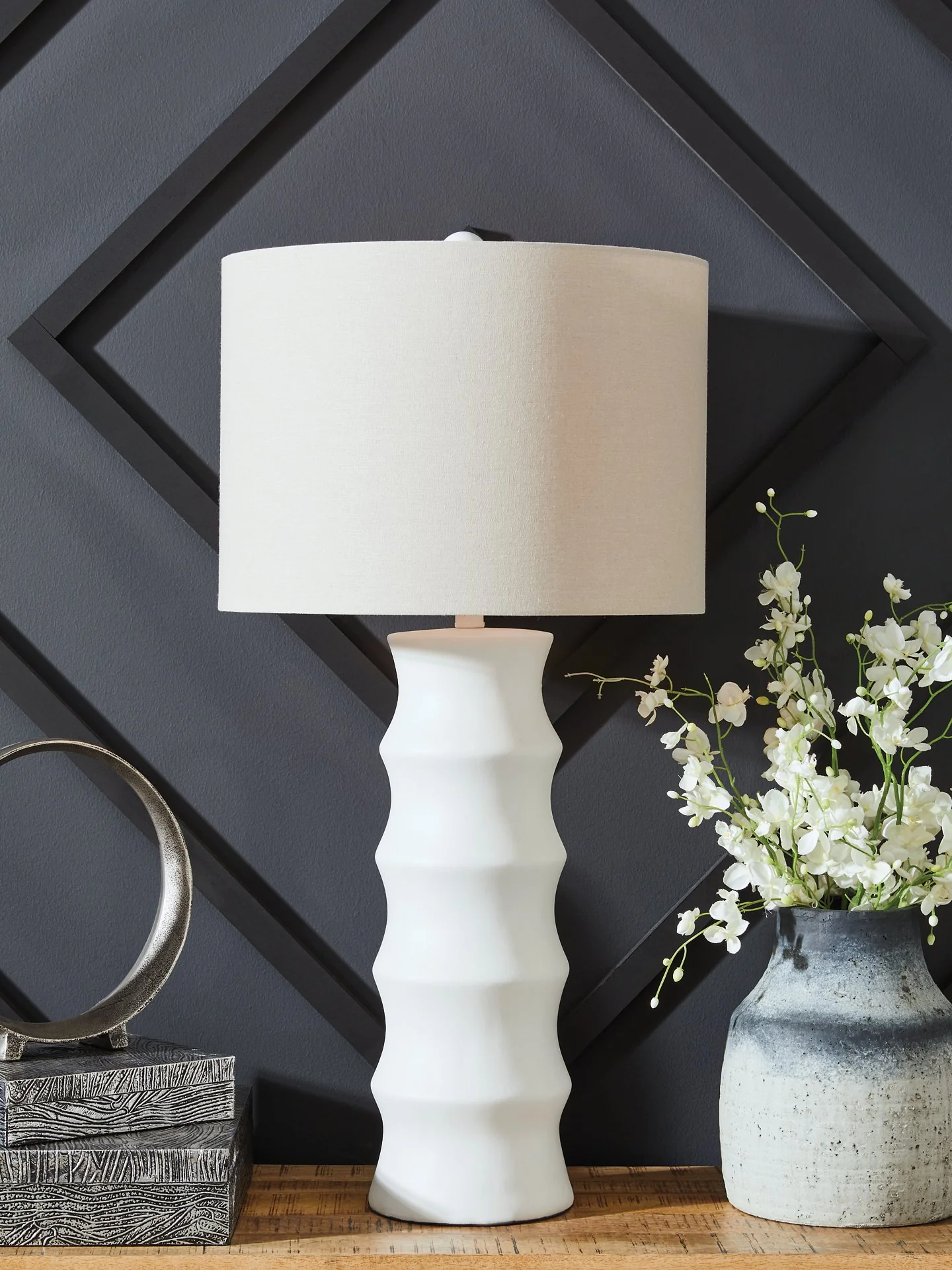 Veraleigh Table Lamp - Image 2