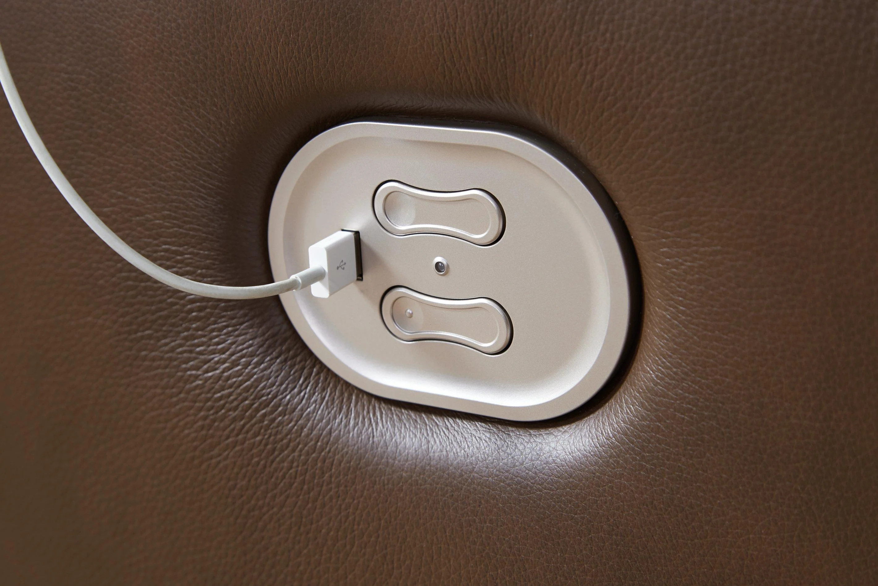 VonRyan Power Reclining Loveseat - Image 7