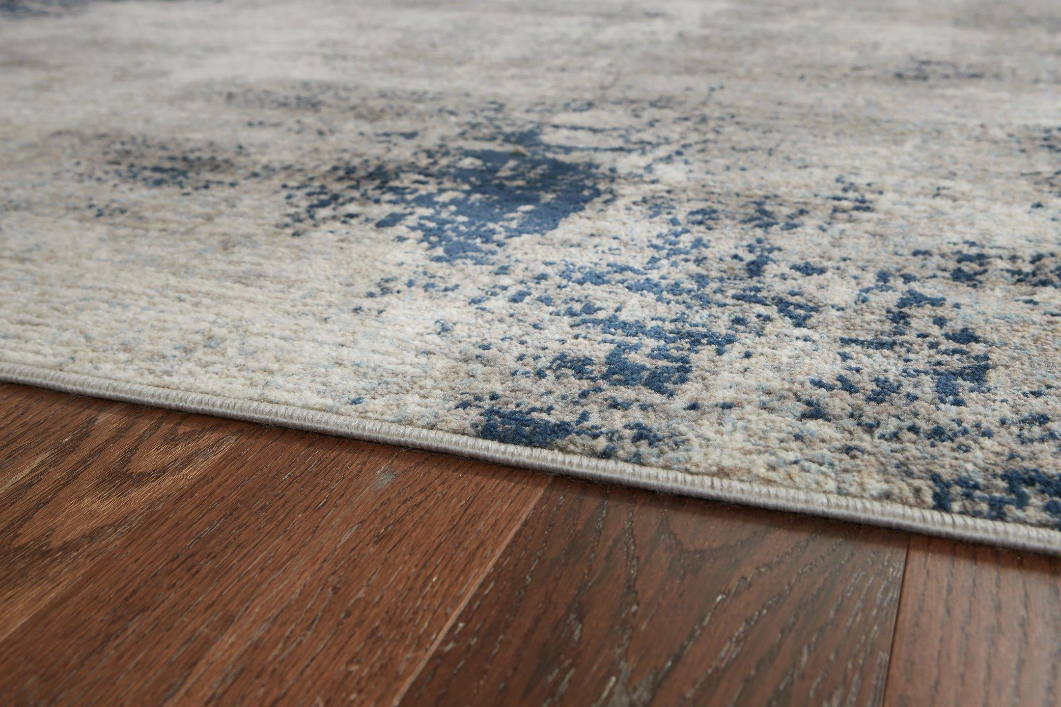 Wrenstow 5'3" x 7'3" Rug - Image 5